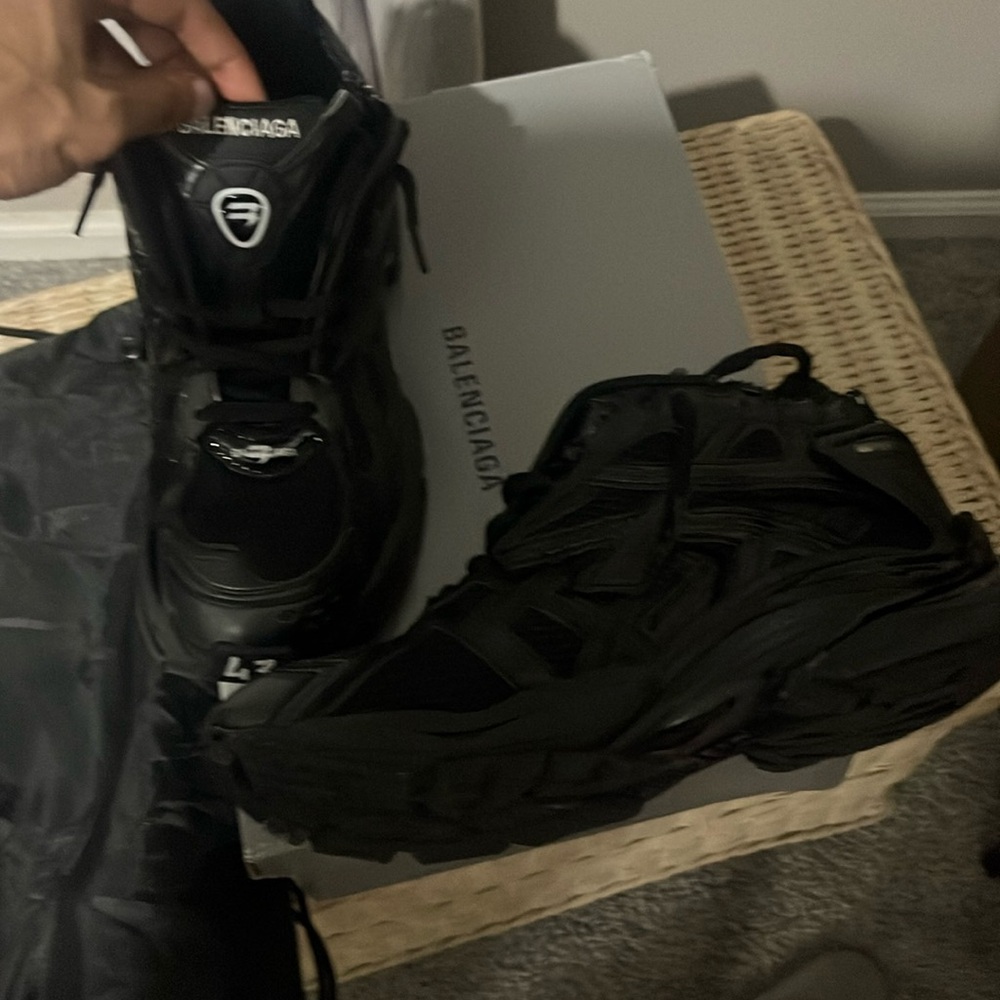 Black Balenciaga runners 
Used good condition 
Comes with box and bag - Picture 2 of 3